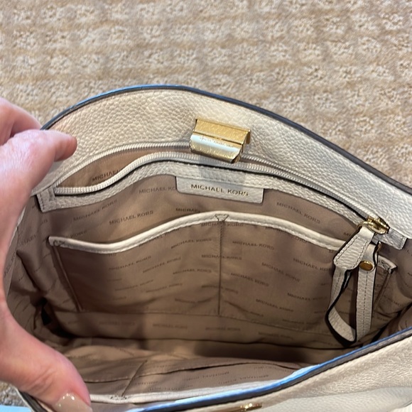 Michael Kors shoulder bag, white leather. Perfect Condition! - Picture 10 of 11